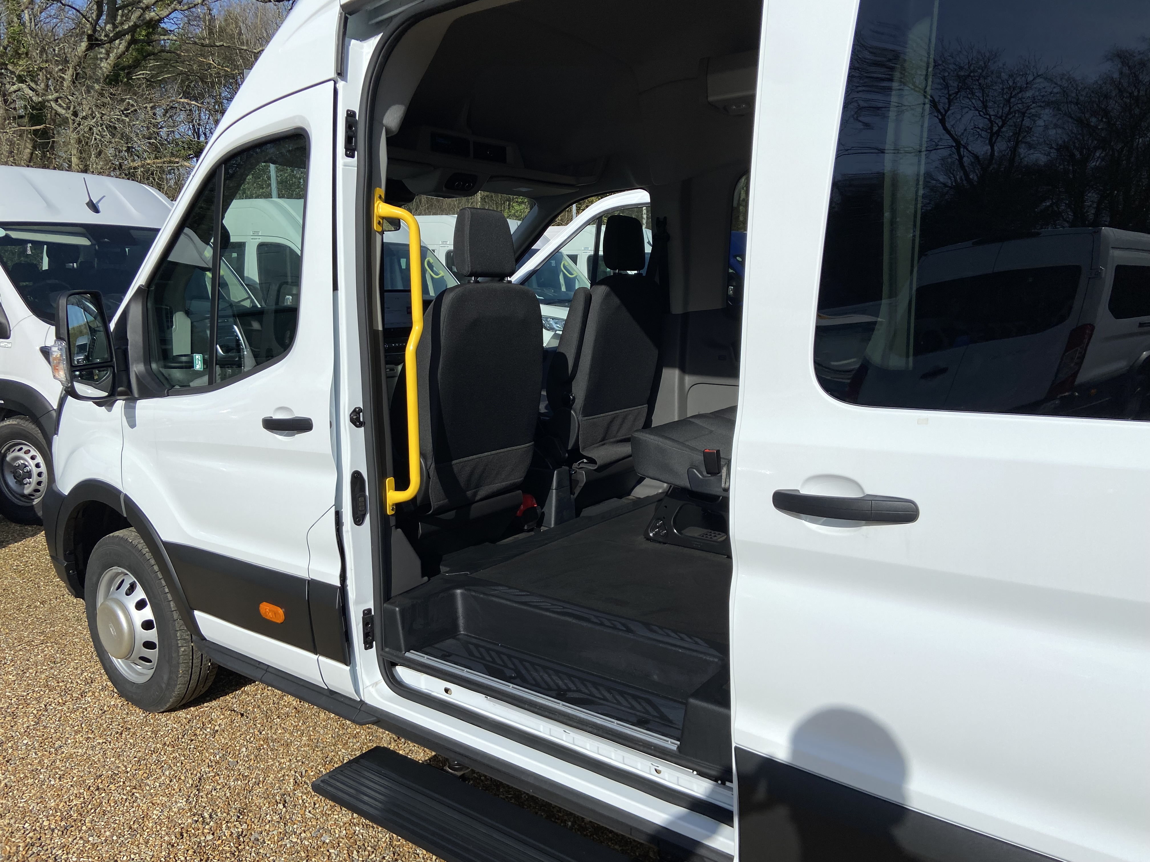 Ford Transit 17-seat Trend minibus – Driver's area