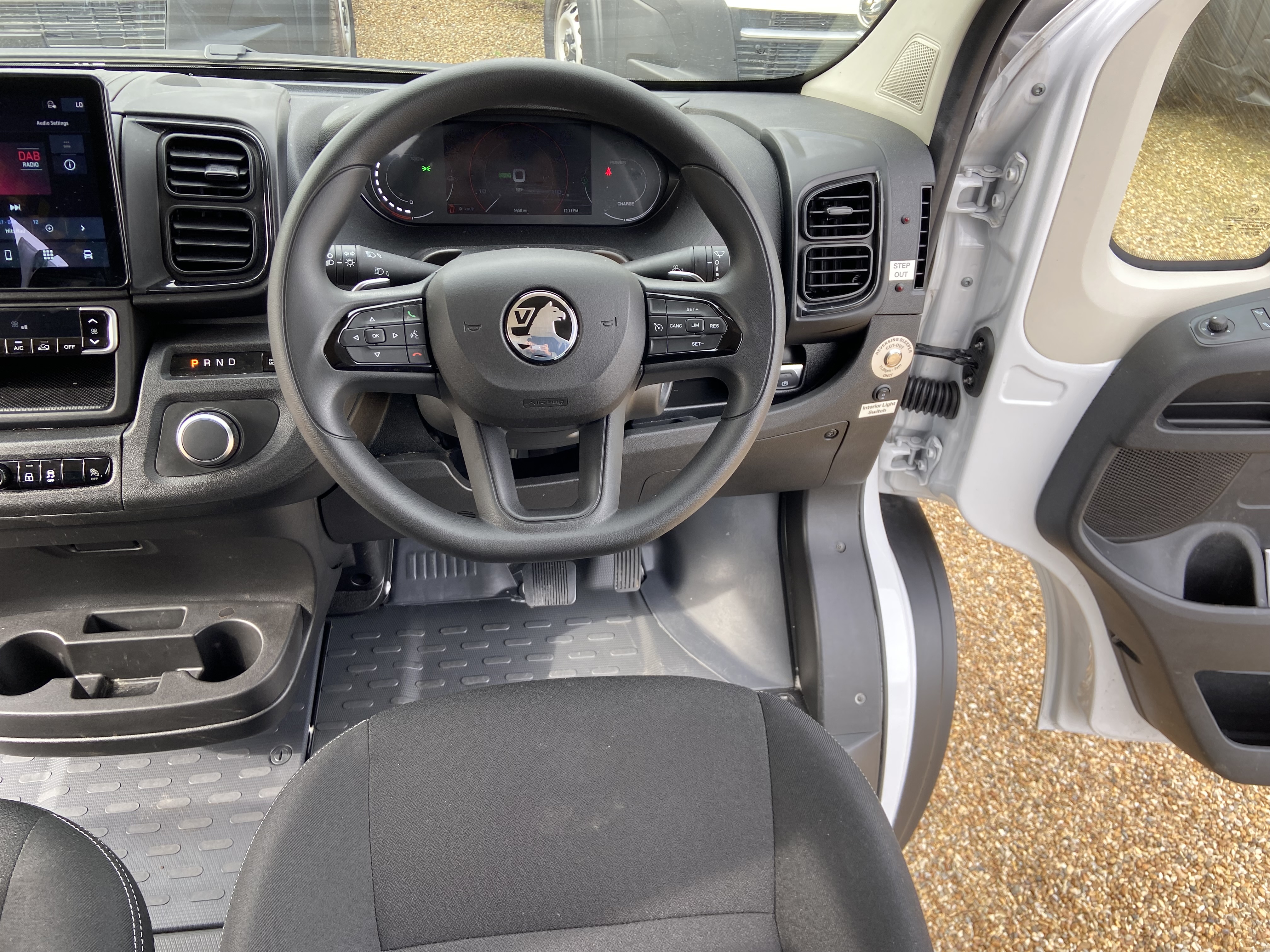 Driver cockpit and steering wheel of the electric CVMinibus