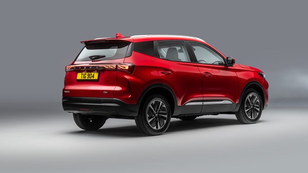 Tiggo 4 CSH in red, rear side view