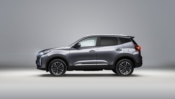 Tiggo 4 CSH side view