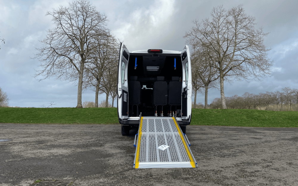 Wheelchair accessible CVMinibus with electric lift