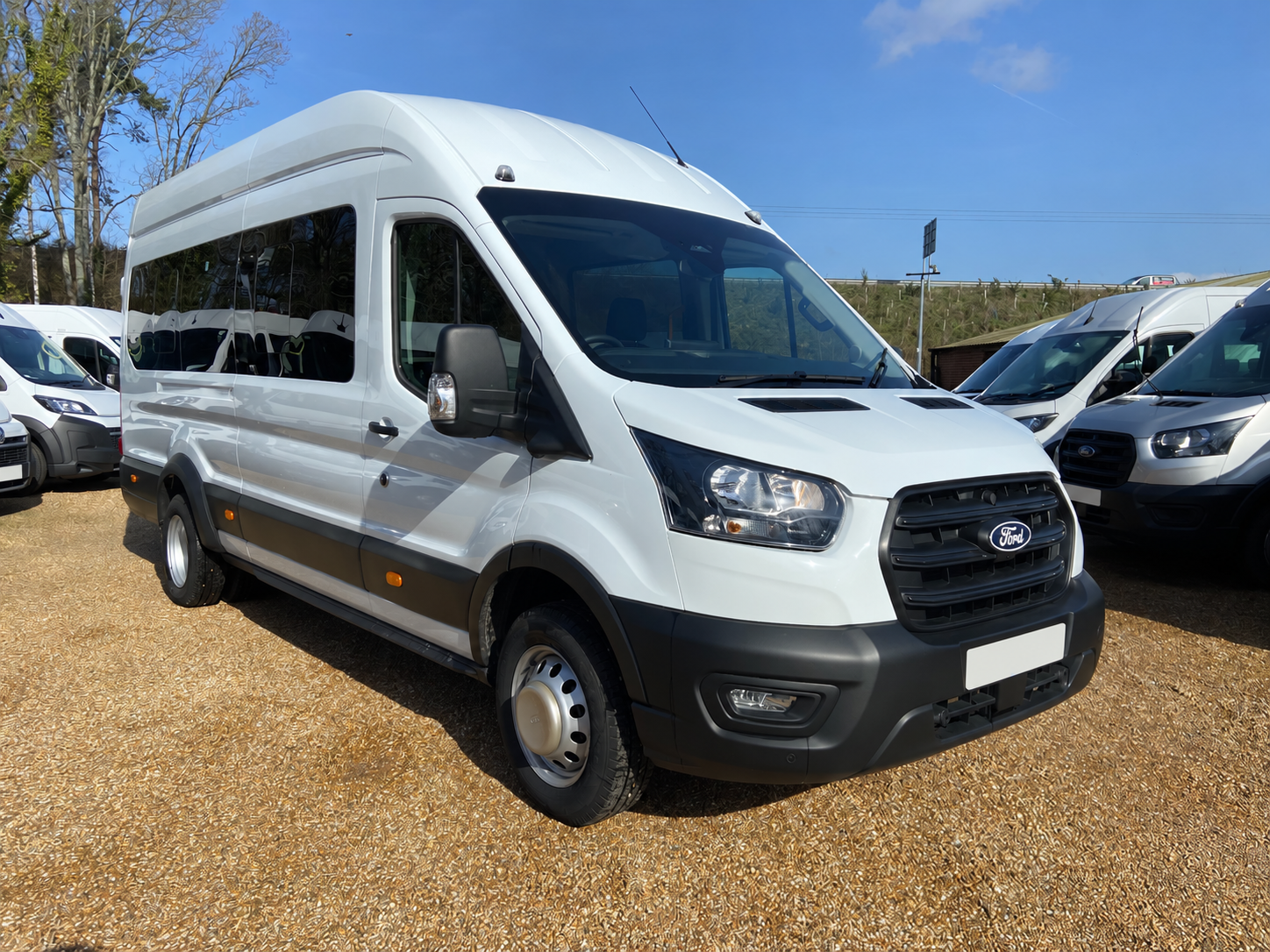 Ford Transit 17-seat Trend minibus – Front three-quarter
