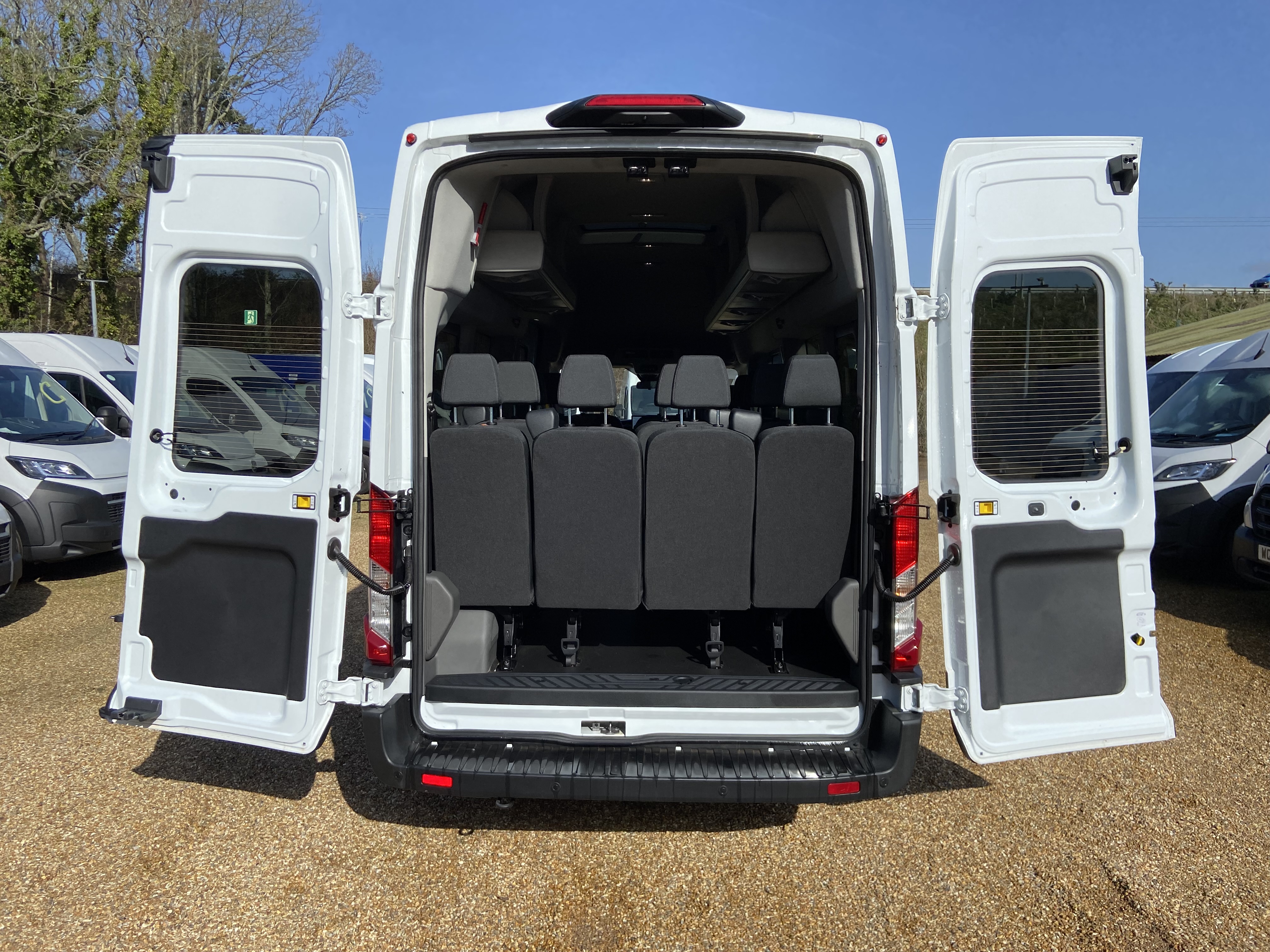 Ford Transit 17-seat Trend minibus – Rear / side doors