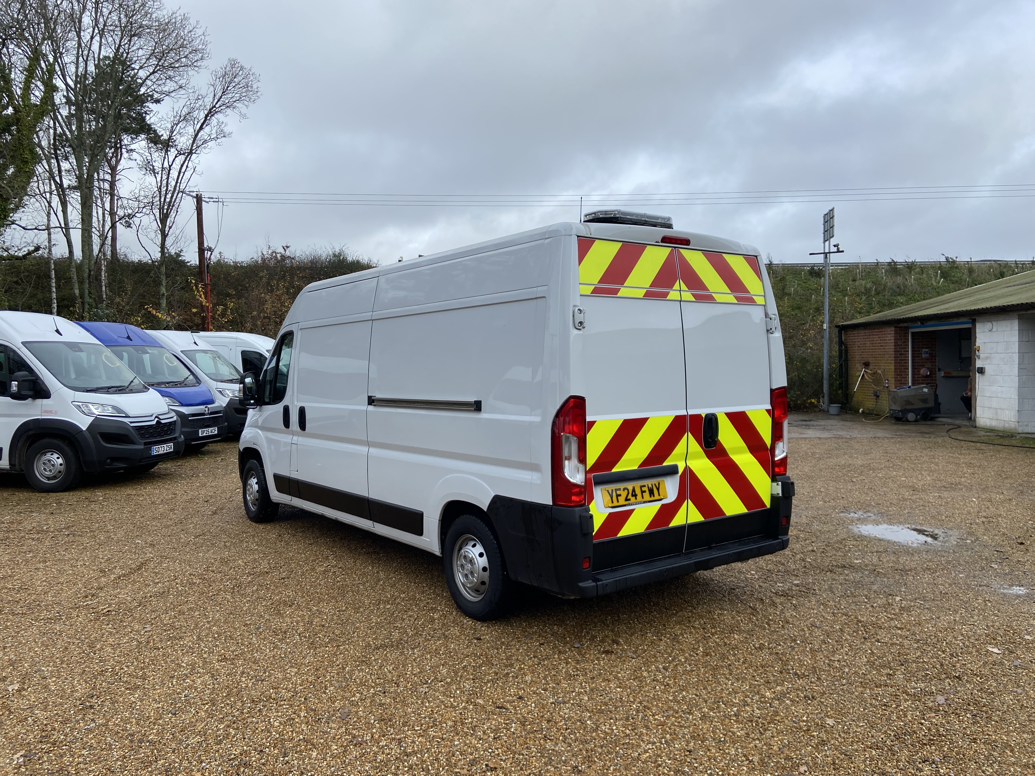 Drainage van — full kit view